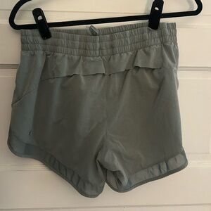 Athleta Mesh Racer Run Shorts - mid rise 4 inch M